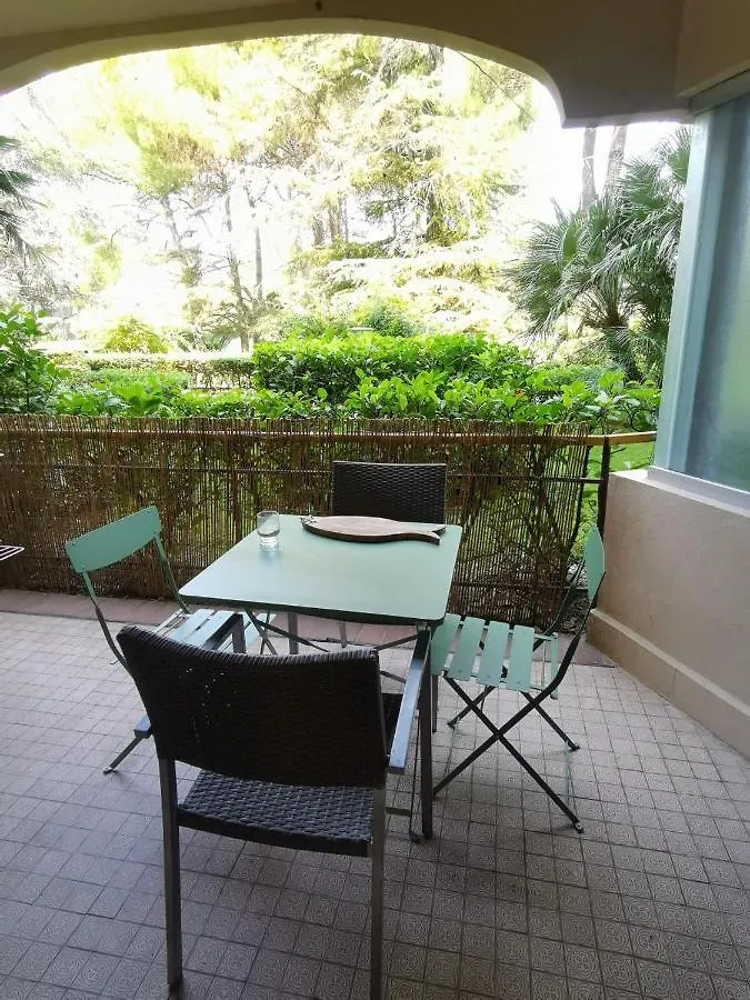 Appartement Au Calme Mandelieu 0*,